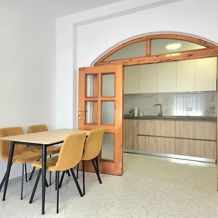 Rustic Center Vibes Апартаменты *