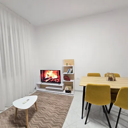 Rustic Center Vibes Апартаменты Тирана